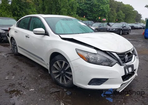 2017 Nissan Altima 2.5/S/Sv/Sl/Sr z USA, uszkodzony, nr VIN 1N4AL3AP0HC483580